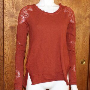 🎉HP🎉Free People Long Sleeved Top w/Lacy Sleeves and Open Back